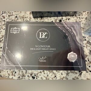 V-Contour EMS & Light Therapy Device - Black